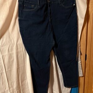 Elegant Navy Ankle Jeans